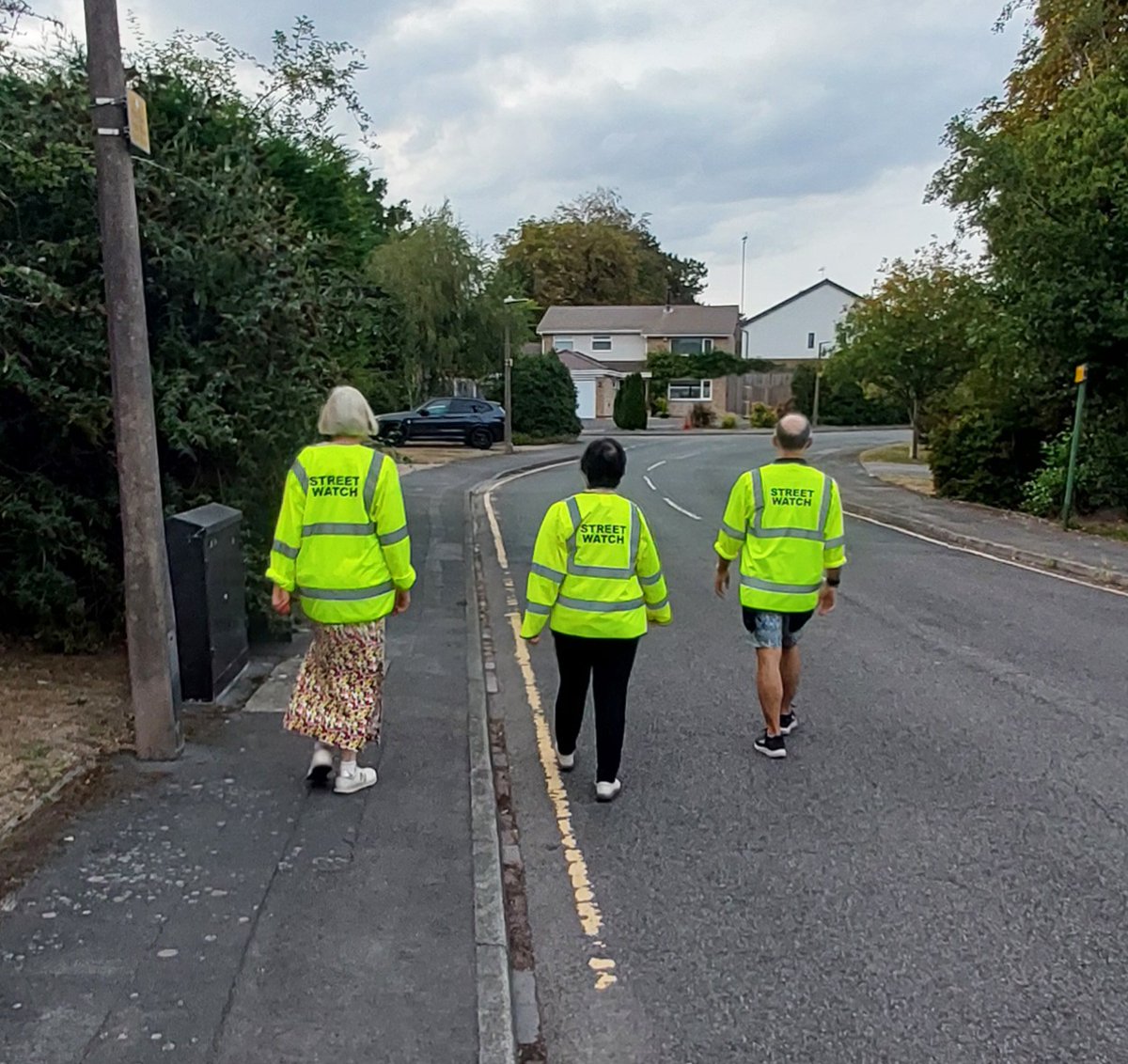 Alderbrook <a href="/StreetWatchWM/">StreetWatch West Midlands</a> team were out this evening We joined them on their patrol on down Blossomfield road into White house green Though White house way and back onto Alderbrook road  

Thank you to volunteers who came out this evening