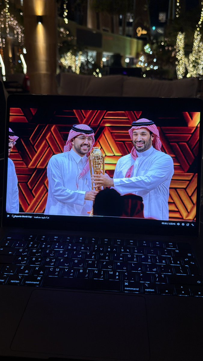 فخوررررررر ومبسوووووووووووط😭💚🦅🏆!

بطولة عالميّة من أفرقه مليونيّة الجماهير🤯!

والكأس سعووووودي ينااااااااااااااس🇸🇦!

اللي سوّاه مساعد ماهو مجهود شخصي أو يخص فريقه فقط، بل مثّل الوطن قدّام العالمممم🌏!

اللهم لك الحمد دائمًا وأبدًا ومن تطوّر إلى تطوّر🤍.