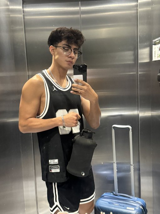 Watch Luca Ambrose's leaked NSFW photo on TwXstars