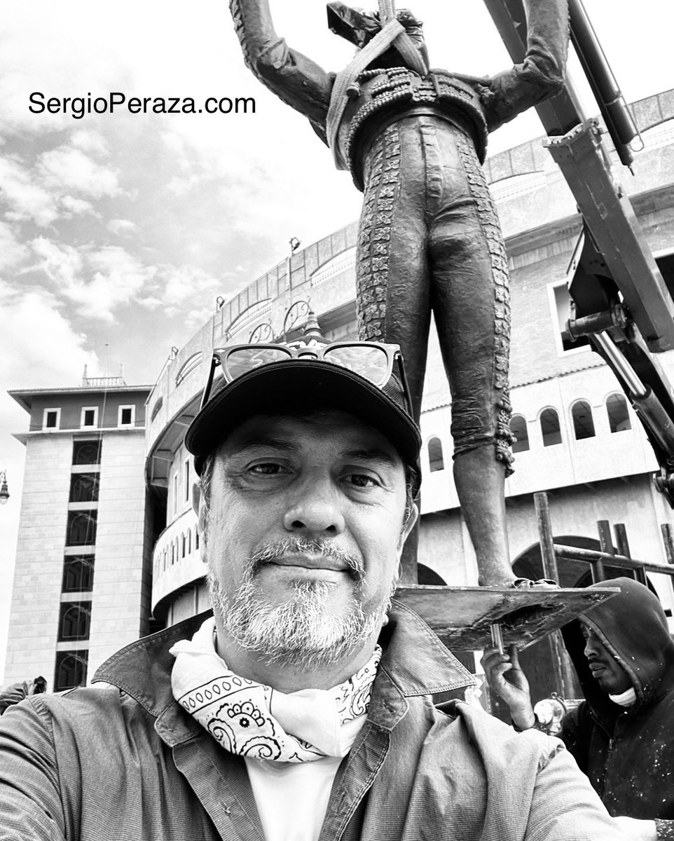 El homenaje de bronce para la historia de la #tauromaquia mexicana. Qué honor para mí como #escultor de #artepúblico. Olé a la carrera de #JoselitoAdame. Los sueños se cumplen con dedicación, vocación y pasión, #aguascalientes