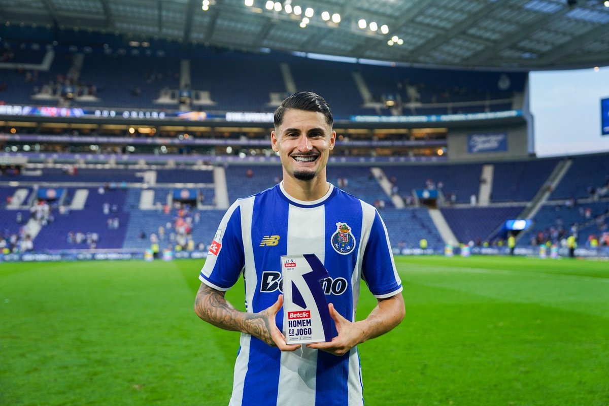 FCPorto's tweet photo. Borja Sainz โญ๏ธ MVP Liga Portugal
O que achaste da exibiรงรฃo de Borja? ๐ช๐ธ
#FCPCPAC #SeguimosJuntos https://t.co/NprhJhseO6