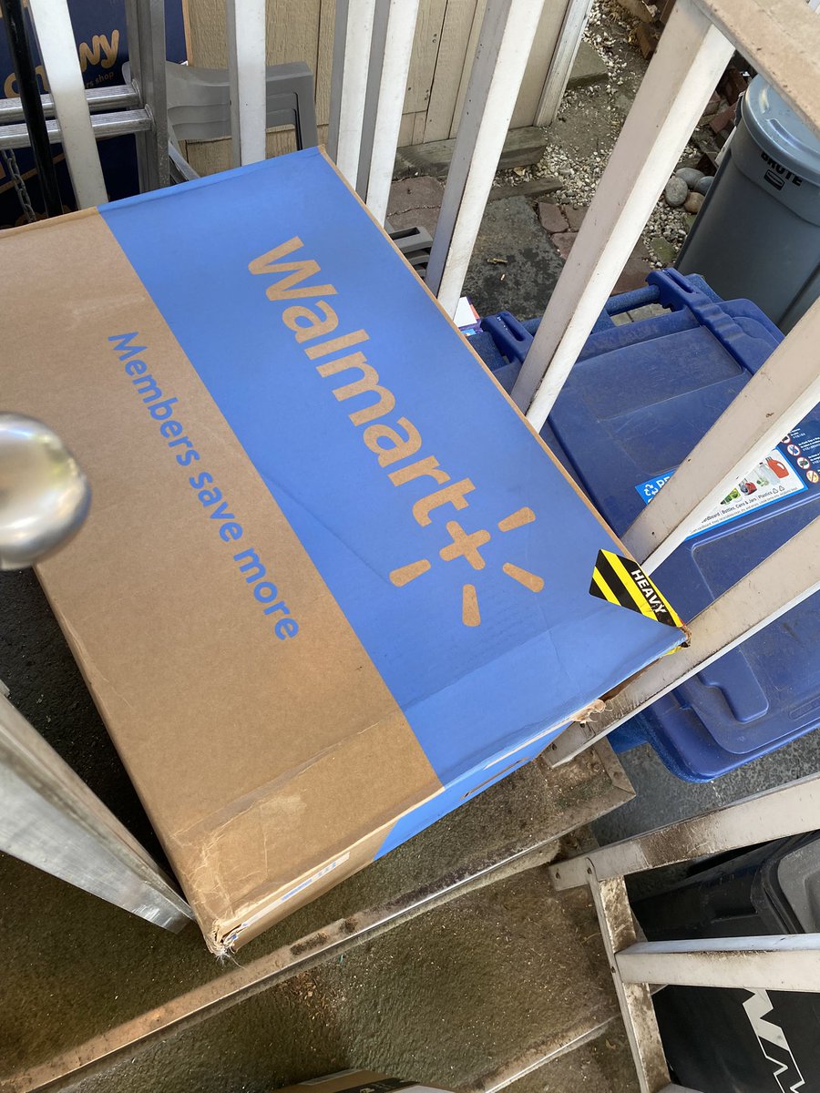 bazuemague's tweet photo. @walmart @ontrac 
I am at home, car in driveway, and your halfwit driver positioned a heavy package between my door and the banister of my stairs so I could not open my door wide enough to get to the package. What kind of fucking idiot does that?
1LSCXLNA010115873
200013540252672 https://t.co/kQbJOKL0yV