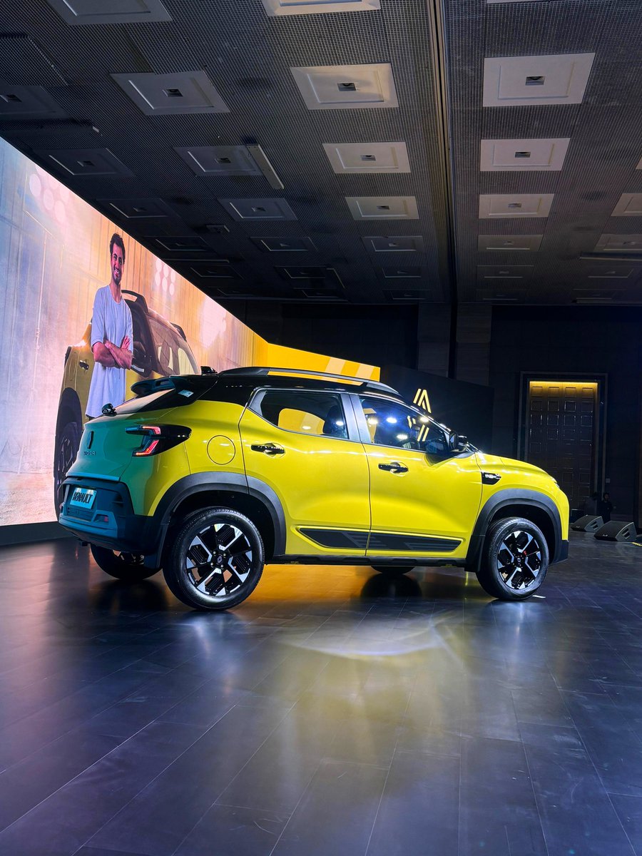 sidpatankar's tweet photo. Facelifted Renault #Kiger. Prices: ₹6.29-9.14 lakh for NA; ₹9.99-11.29 lakh for turbo. New colour, new face, new logo -2nd car after Triber to finally catch up to Renault’s global lineup, on logo at least. 
SVP
#subcompactSUV #Renault #RenaultKiger #Magnite #Sonet #Nexon #Venue https://t.co/L0qnd37cBI