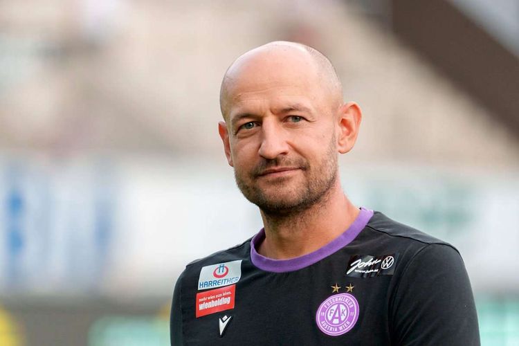 this 114yo viennese club still holds on to their coach the old-fashioned way