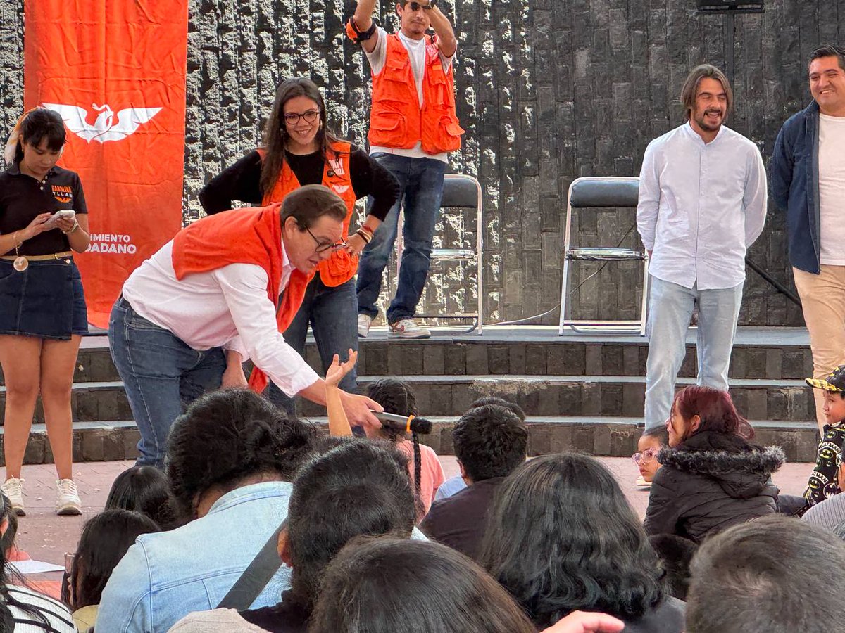 Salomón Chertorivski (@chertorivski) on Twitter photo En el #MovimientoChilango, primero los niños y las niñas. Esta mañana acompañamos a <a href="/PatyUa/">Paty Urriza</a> a entregar útiles escolares a niñas y niños de Santa Úrsula Coyoacán. La educación es uno de los pilares de su desarrollo y estamos felices de apoyarlos para el siguiente ciclo escolar. En el #MovimientoChilango, primero los niños y las niñas. Esta mañana acompañamos a <a href="/PatyUa/">Paty Urriza</a> a entregar útiles escolares a niñas y niños de Santa Úrsula Coyoacán. La educación es uno de los pilares de su desarrollo y estamos felices de apoyarlos para el siguiente ciclo escolar.