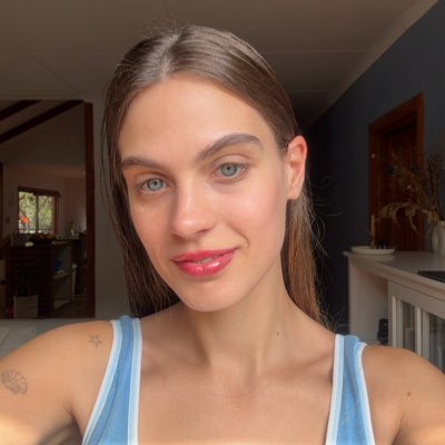 Lívia Bember tweet media