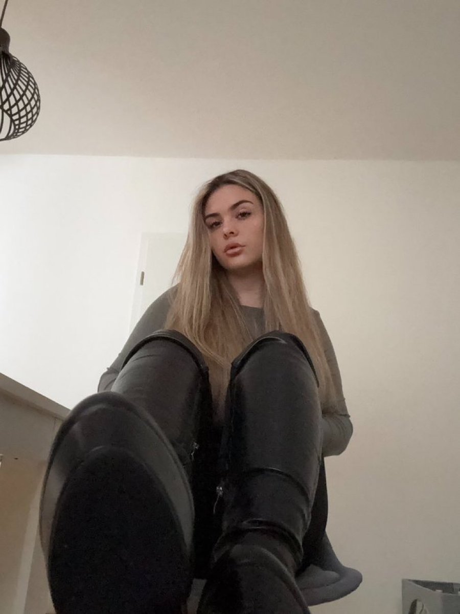 Moneydomleea's tweet image. Dispo en duo pour ceux qui veulent se faire humilier 😏🔥👠

💯 #Domina 💸 #Feetslave 🦶 #Soumis 👅 #Pieds 💸 #Moneymiss 💰 #Lyon 📍 #ATM 🏧 #Footslave 👣 #BDSM 💀 #Moneyslave 💸 #Fétichiste 🦶 #Réel 🔥 #Feet 👣 #Cocu 😈 #Dirtyfeet 💩 #Slave ⛓️ #Findom 💎 #Femdom 👠 #Paypig