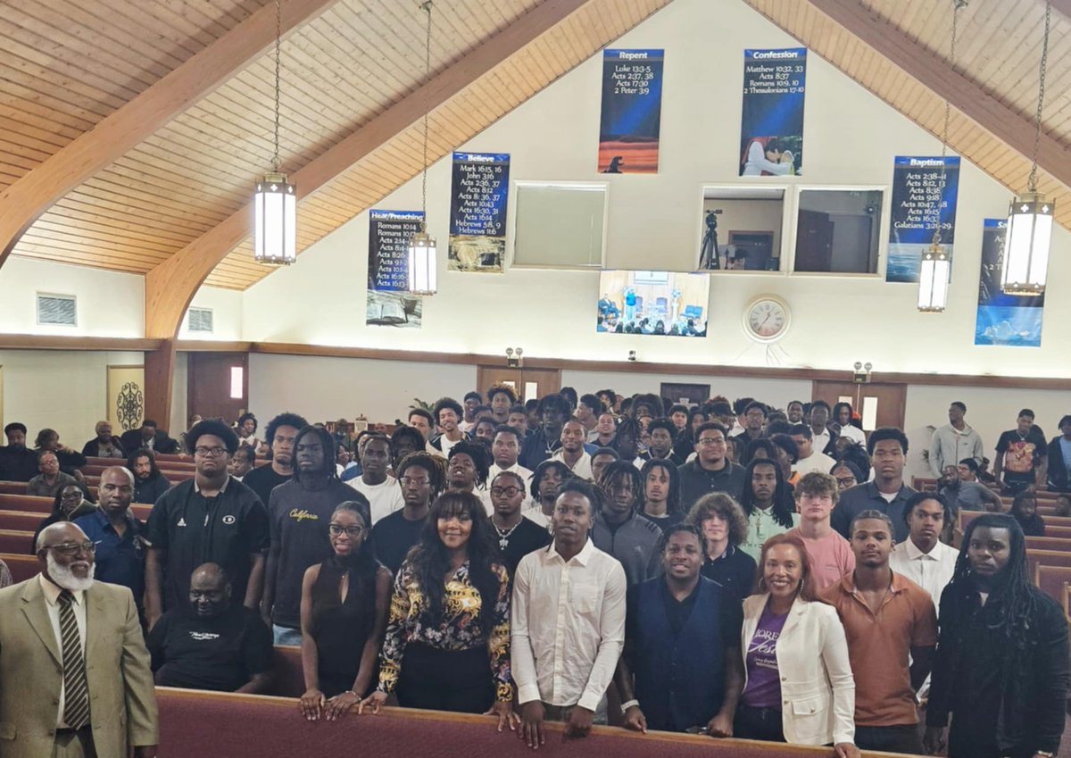 TEAM CHAPEL....WHAT AN AWESOME TIME WE HAD WORSHIPPING WITH THE LAKEWOOD FAMILY TODAY.... The services were so moving and the message was truly inspiring to our student athletes...."Walking in the light.... Guided by his truth".
#CCCTV 
 #newlevelsamedrive