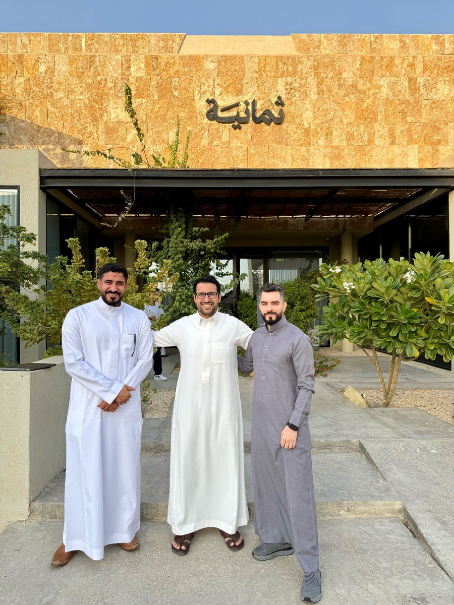 عبدالعزيز التويجري (@azaltuwayjiri) on Twitter photo تخيل تدخل مقر شركة وتضطر تخلع حذائك أعزك الله، وتمشي وتشوف موظف يشتغل وهو مستلقي بأحد المكاتب، والثاني ينجز شغله من بار القهوة، واجتماعات تصير بالممشى الخارجي.
هذي أول الأشياء اللي لفتت انتباهي اليوم خلال زيارتي لمقر ثمانية وتشرفت بلقاء أخواني عبدالقدوس و <a href="/zalghannam/">د. زياد الغنام</a> من الموارد تخيل تدخل مقر شركة وتضطر تخلع حذائك أعزك الله، وتمشي وتشوف موظف يشتغل وهو مستلقي بأحد المكاتب، والثاني ينجز شغله من بار القهوة، واجتماعات تصير بالممشى الخارجي.
هذي أول الأشياء اللي لفتت انتباهي اليوم خلال زيارتي لمقر ثمانية وتشرفت بلقاء أخواني عبدالقدوس و <a href="/zalghannam/">د. زياد الغنام</a> من الموارد