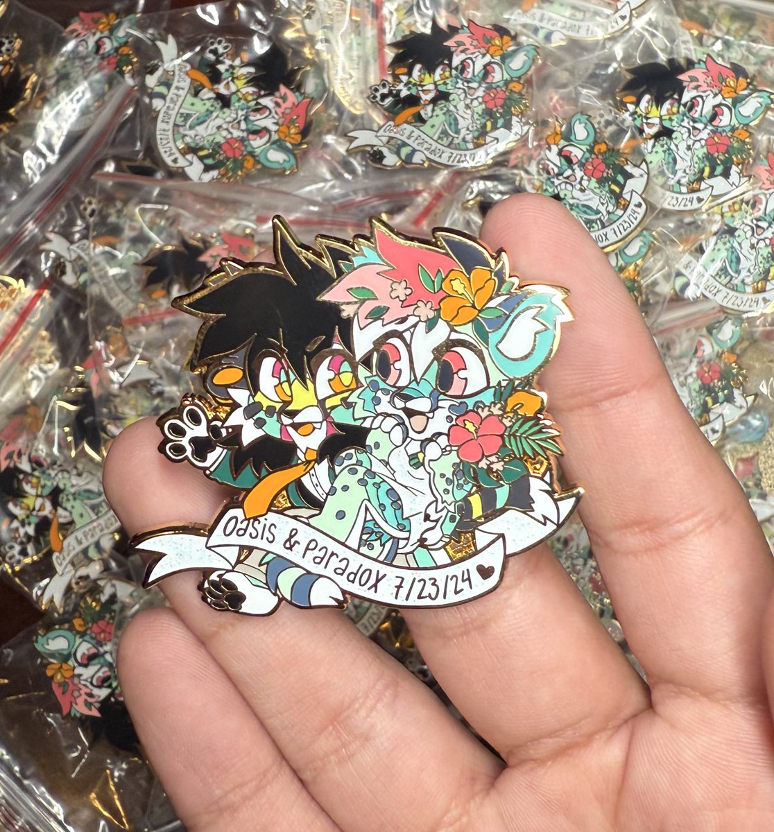 SeasideChee's tweet image. Wedding pin 💍 

This one is going to be a gift to all of our lovely friends in our lives since we decided not to have a big ceremony 🤍

Thank you so much @paradoxxpalms for creating such a beautiful reminder of my favorite day ever… snif snif… sob… 🥺🤍