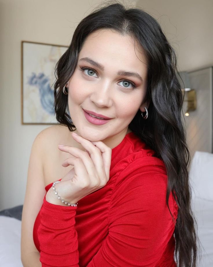 womanwithstyle's tweet photo. LA JUVENTUD, BELLEZA Y SOBRE TODO LO  MAS IMPORTANTE LO QUE IMPONE  ANTE LA BUENA ACTUACIÓN  DRAMÁTICA  EL TALENTO  #GülsümAli #AfraSaraçoğlu Y #Neslihanatagül  QUIEN TUVISTE LA SUERTE  DE #EnginAkyürek LOS MEJORES  PROYECTOS CON LAS MEJORES  ACTRIZES  Y TODAVÍA FALTA OLD MONEY. https://t.co/2J7N59NUsW