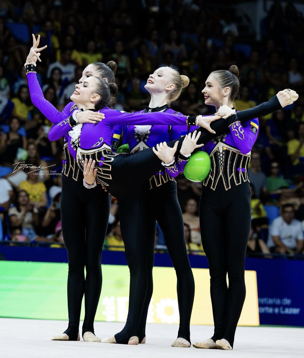 esteruss tweet media