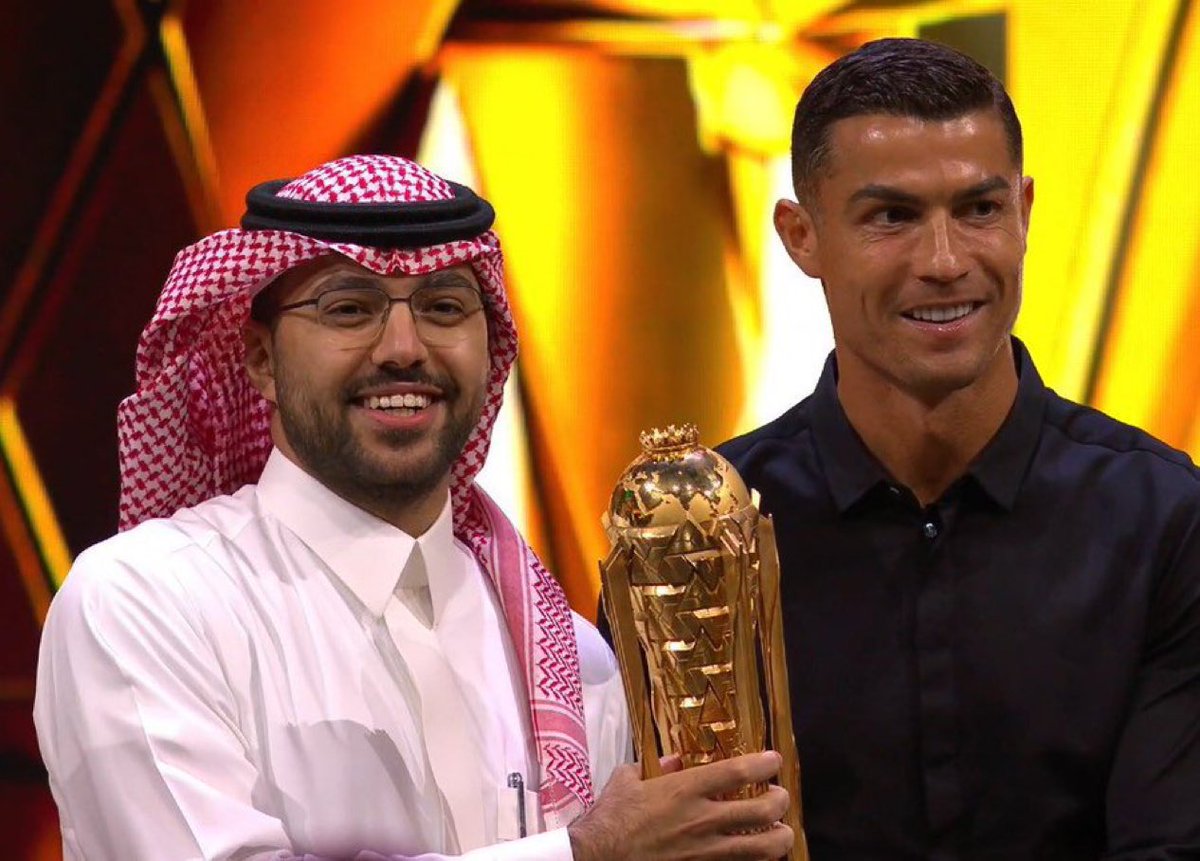 الحمد لله رونالدو رفع كأس ابشركم
