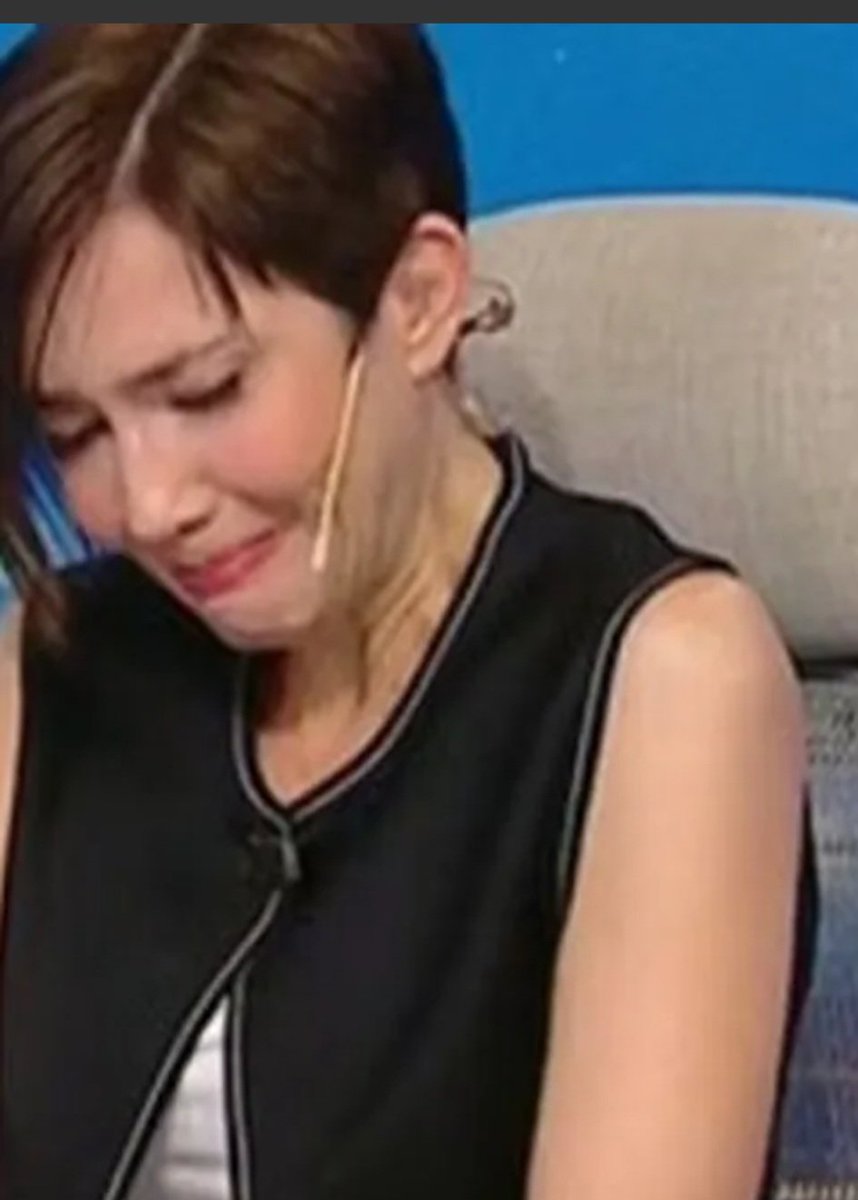 Cheee  Luisito Petri compró "GUANTES"..Para el Hospital Naval x $105 millones..¿Adiviná a quien se los compró?
Seeeeeee
A La Droguería Suizo Argentina S.A
¡No llores Cris vos sabias que te casabas con un Corrupto!!