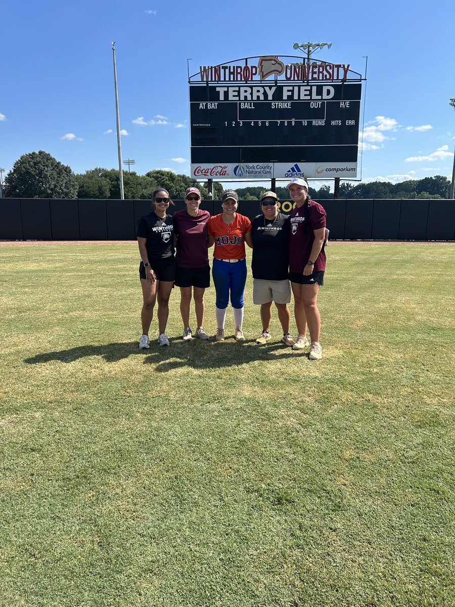 AddisonSkipper's tweet image. Had an amazing time at @Winthropsoftbal today. Thank you @CoachFuller7 @CoachMoWyatt @peytondarnell11 and other staff and coaches for a fun day.