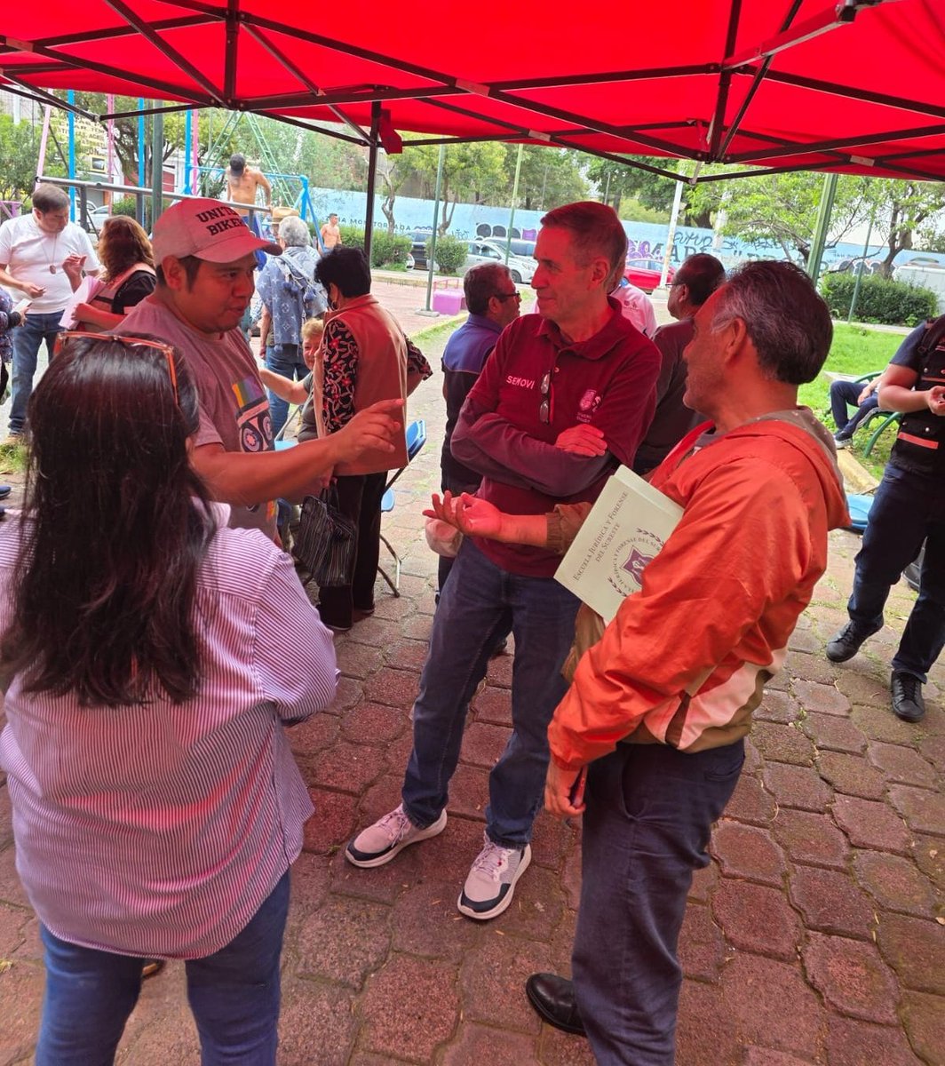 LaSEMOVI's tweet photo. 💬 Participamos en una Asamblea Informativa con las y los vecinos del Pueblo de Santa Úrsula Coapa, @Alcaldia_Coy, en la que socializamos los proyectos en materia de movilidad que se realizarán en la zona, para beneficio de las y los habitantes de la demarcación. https://t.co/BUzziyfABU