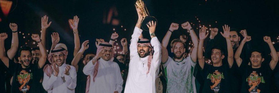 من على الرمضاء مشى حافي القدم يستاااااهلك
ومن رفع راسك على كل الأمم يستاااااهلك 💚