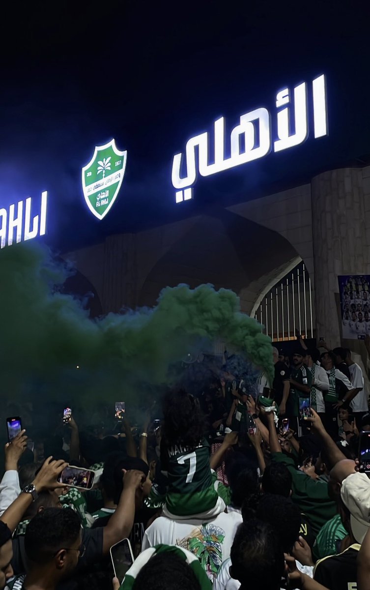 PinterestAhli's tweet image. من يوم قلبي اتولد 
وانت اللي شاغلني ولا حب غيرك احد 💚