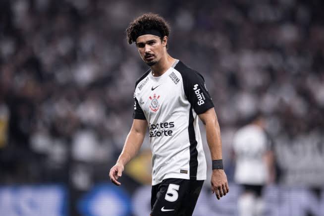 omarcocaja's tweet photo. Thread dos jogadores que eu sairia na mão:

1 - André Ramalho. Muita marra, pouco futebol. Atrapalha mais do que ajuda. https://t.co/Q9mZwgP1XX