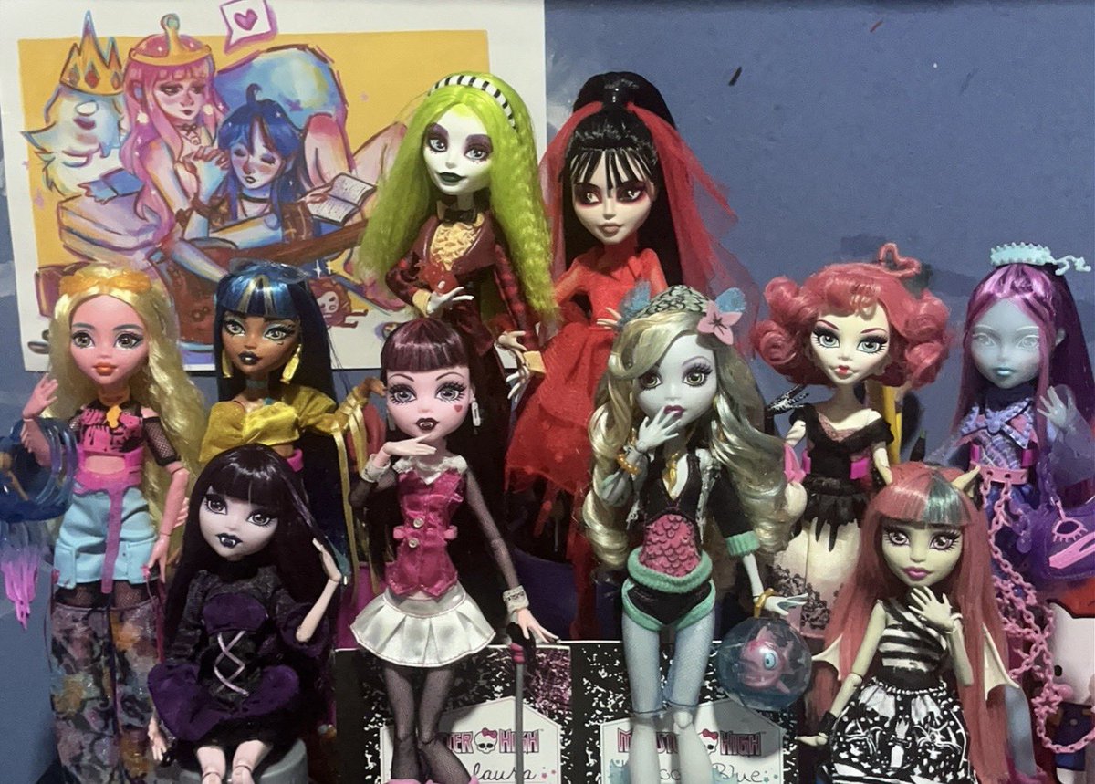 Vampireg0th4's tweet image. eu recomecei a minha coleção e hoje em dia ela está assim🫶❤️ (ainda tem mais algumas pra chegar