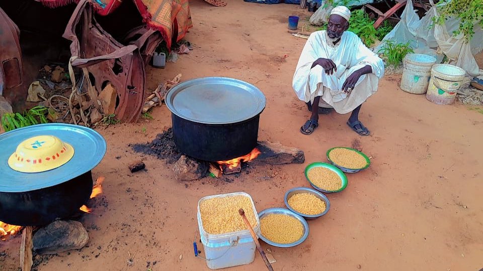Thanks to you, we were able to cover more than fifteen camps,
and we were also able to send your donations to Abu Shouk Camp

This woman is suffering from malnutrition, yet she prepares food for children and others who are severely malnourished smiling 

paypal.com/donate/?hosted…