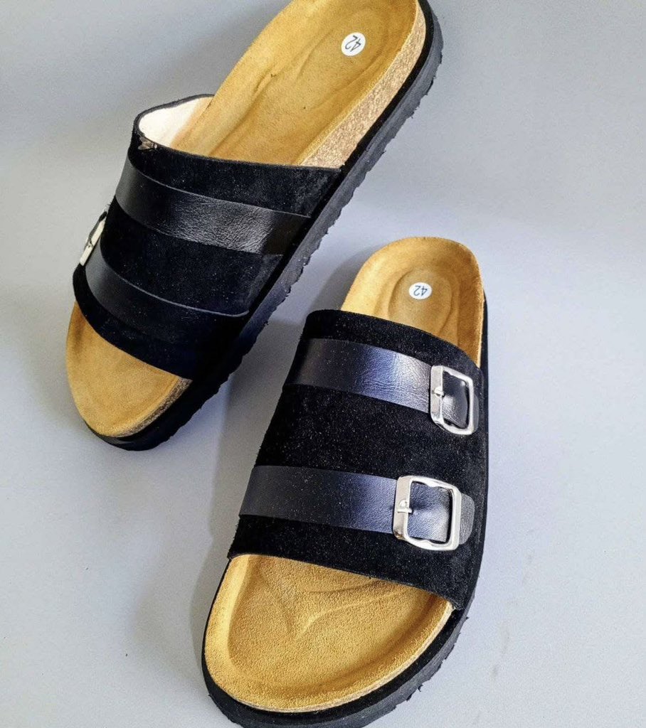 PlaceSama's tweet photo. Sandales dispo sur commande 🔥 
Contact WhatsApp 775444383 
#Followeers https://t.co/SA2TSdJG9R