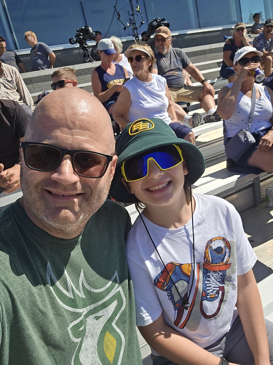 Checking out some <a href="/EWCATS/">Edmonton Wildcats</a> on a warm afternoon! 🏈
#P4WFB #footballisfamily