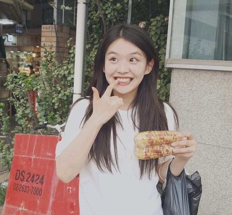 "YOUR SP IS THE CUTEST THING EVERRR" -&gt; SHUT UPPP U FLATTER ME A LOT .... I love every compliment abt my strawpage .... it makes me feel less useless cutestrawberry.straw.page