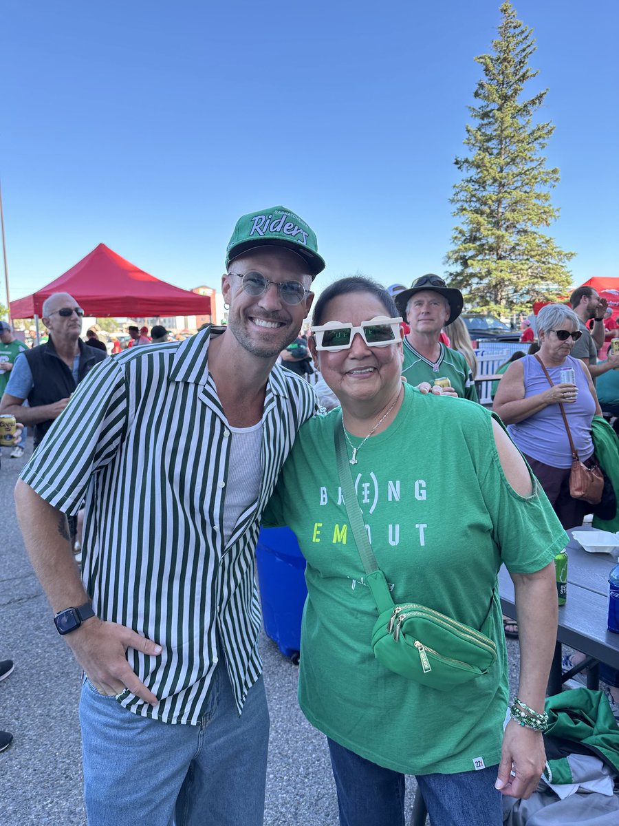 Nothing like #PreGaming with this gem!!! 🍺🏈 ⁦<a href="/Devin_Heroux/">Devin Heroux</a>⁩ ⁦<a href="/Prairie_Scot/">Prairie_Scot</a>⁩