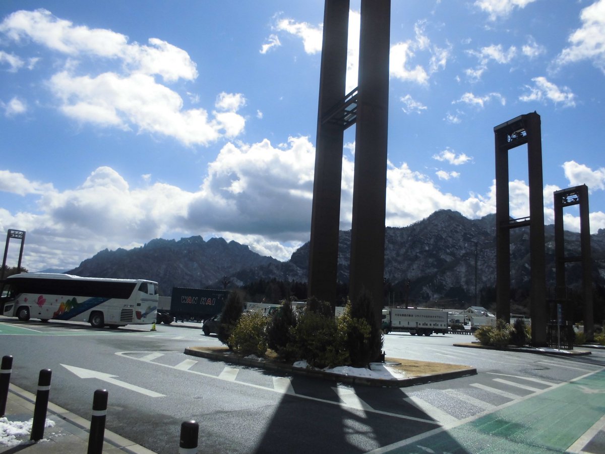 おはようございます。

興味ある事、苦手な事、心配な事、不安な事、何でもかんでも、やってみないと判らない。
やらないで諦めるのは勿体無いと思っています。

「あの橋を〜架けるのは〜あ〜な〜た〜♪」