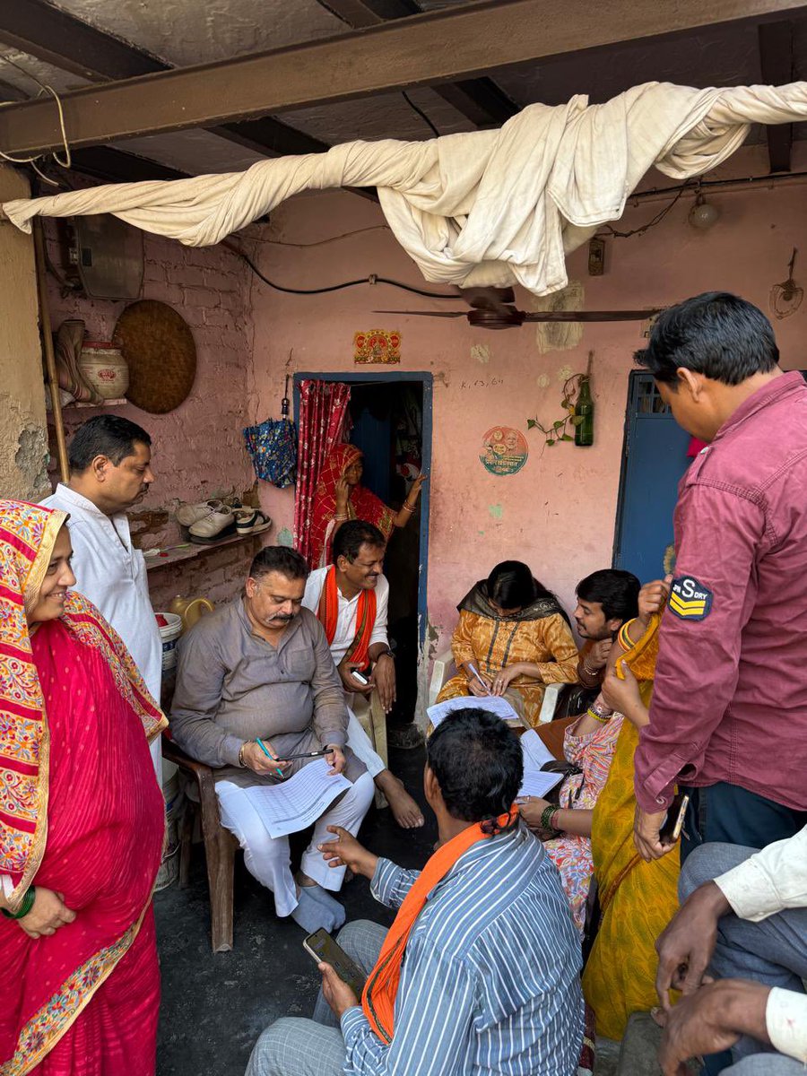 AnujSingh_BJP's tweet image. एक भारत श्रेष्ठ भारत अभियान के अंतर्गत केशवपुरम जिला अध्यक्ष श्री @ajaykhatana013 जी के मार्गदर्शन में आज पश्चिम विहार वार्ड 59 के मंडल अध्यक्ष श्रीमति संगीता खन्ना जी की अध्यक्षता में #biharelection2025 को लेकर #बिहार_चुनाव_सूची_महाअभियान मीरा बाग में चलाया गया।