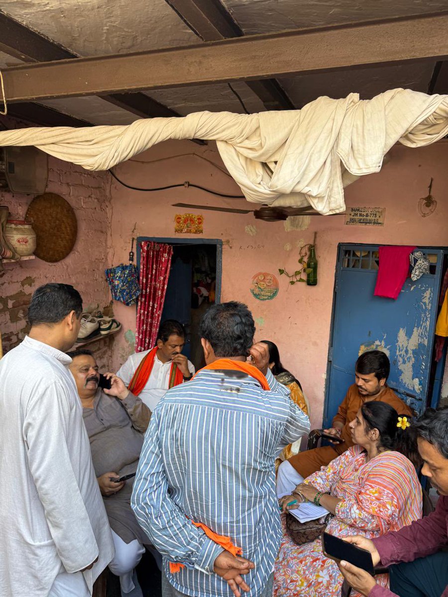 AnujSingh_BJP's tweet image. एक भारत श्रेष्ठ भारत अभियान के अंतर्गत केशवपुरम जिला अध्यक्ष श्री @ajaykhatana013 जी के मार्गदर्शन में आज पश्चिम विहार वार्ड 59 के मंडल अध्यक्ष श्रीमति संगीता खन्ना जी की अध्यक्षता में #biharelection2025 को लेकर #बिहार_चुनाव_सूची_महाअभियान मीरा बाग में चलाया गया।