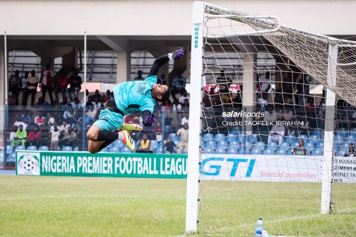 OniDebola's tweet photo. 💯 Massive respect to Bayelsa United’s goalkeeper today! 🙌 Clinton Ezekiel 

Even though he is an opponent player, this guy really impressed me with some incredible saves today 🧤🔥

If I’m not mistaken, he’s the youngest goalkeeper currently in the NPFL — and trust me, the future is bright for him! 🌟

Wishing him all the best on his journey. 

One for the future, no doubt! 💪🇳🇬

📸 @OnyxSportVisual
@SafariSports_