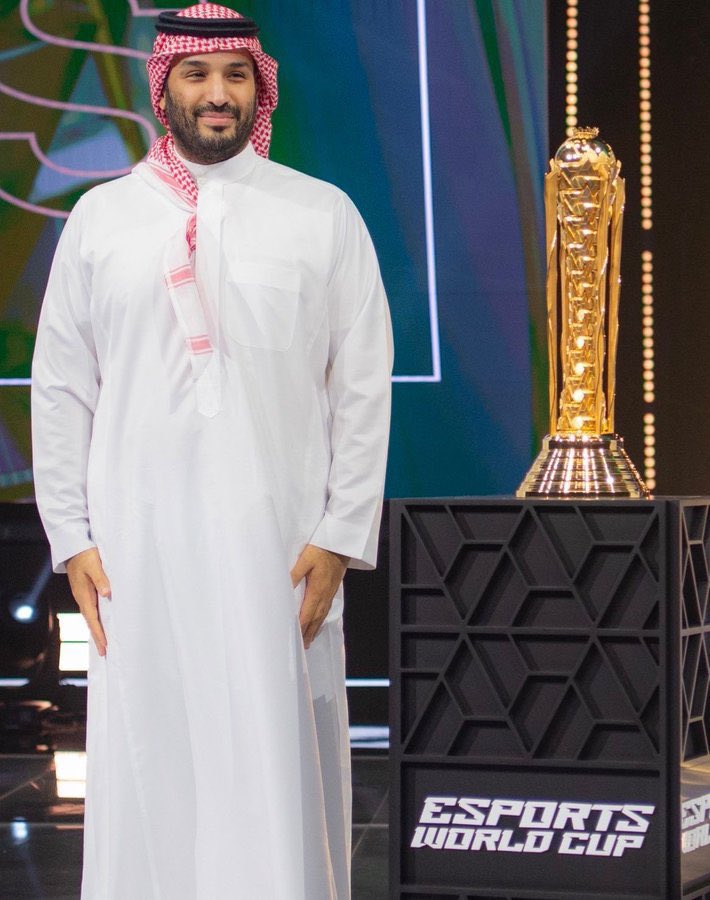 "معزي الثاني ما يشبهه أربعين
شبيهٍ لجده وأبوه أبو فهد"