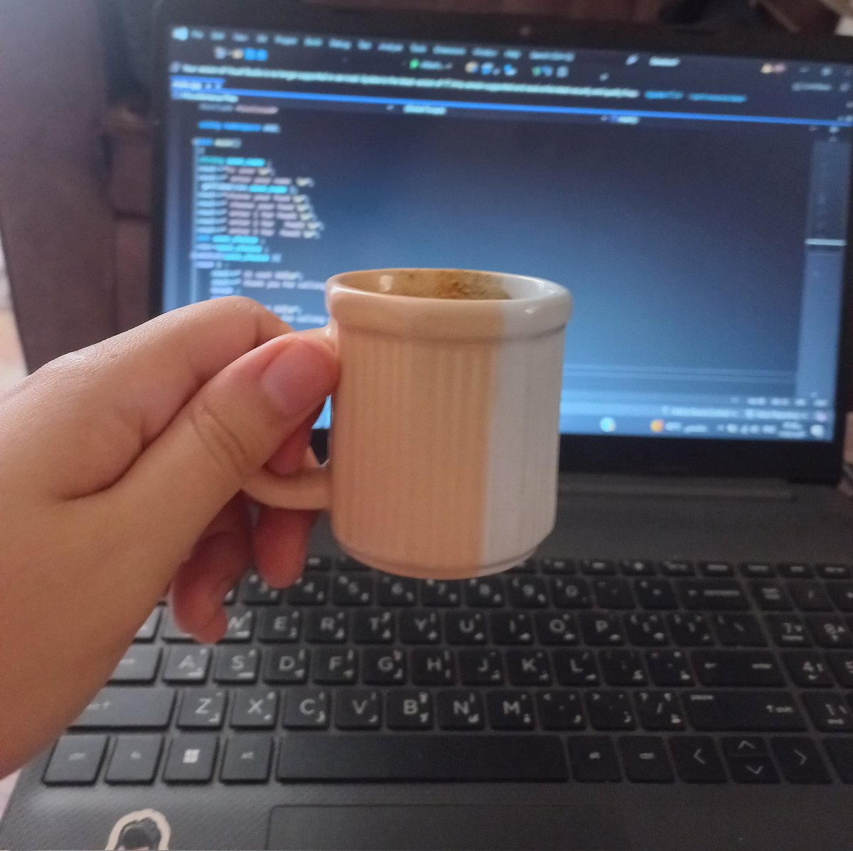 ٢٤ أغسطس 
بذاكر قليل جدا وبضيع وقت كتير وبنام اكتر مهما شربت كافيين 
محصلتي فاليوم تقريبا قلت الربع 
مستمره فالمحاوله عشان ضميري بس لكن انا مش حابه اللي بعمله ولا وضعي
في حاجه مش مظبوطه حاصله بس مش فهماها اتمني الوضع يتظبط قريب 
عسي ان يُكلل سعيي القليل بالقَبول والوصول يارب