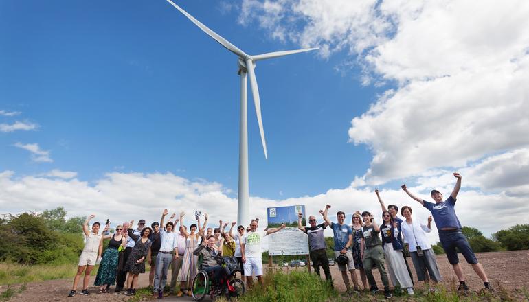 Did you know there's part of the UK energy system that's:
9 x bigger than Good Energy ⚡
4.5 x bigger than Ecotricity  💚
1/3 bigger than Octopus...  🐙

And nobody talks about it? 

It's called...
Community Energy!