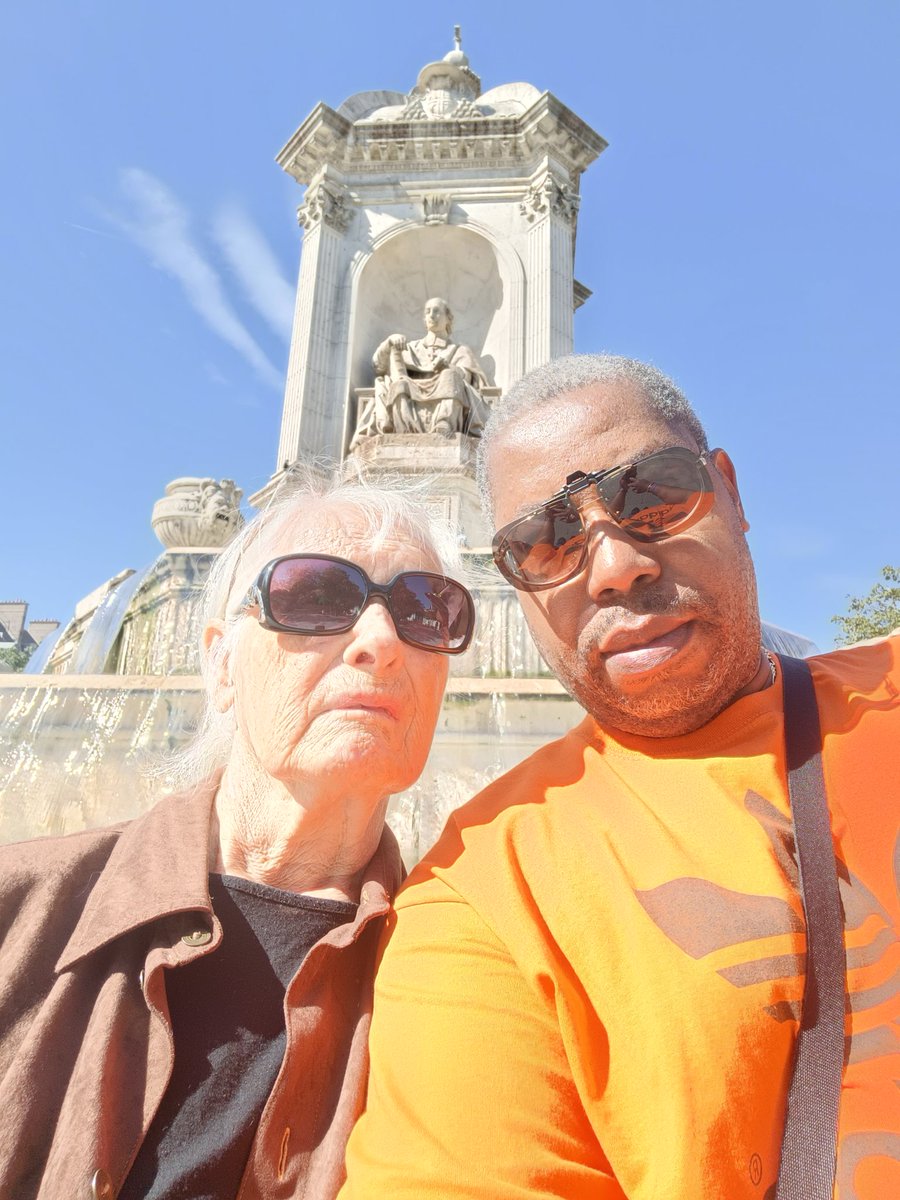 À toutes et à tous Évelyne &amp; Schiller, vous souhaitent de bonnes vacances ! Enjoy 🫶🏼😎