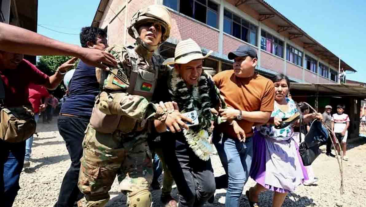 En día de elecciones: una periodista golpeada, un periodista herido y otros casos reflejaron la hostilidad contra el trabajo periodístico en Bolivia.
Lea el informe de los periódicos representados por <a href="/ANPBOLIVIA/">ANP Bolivia</a>:
n9.cl/lvgvl