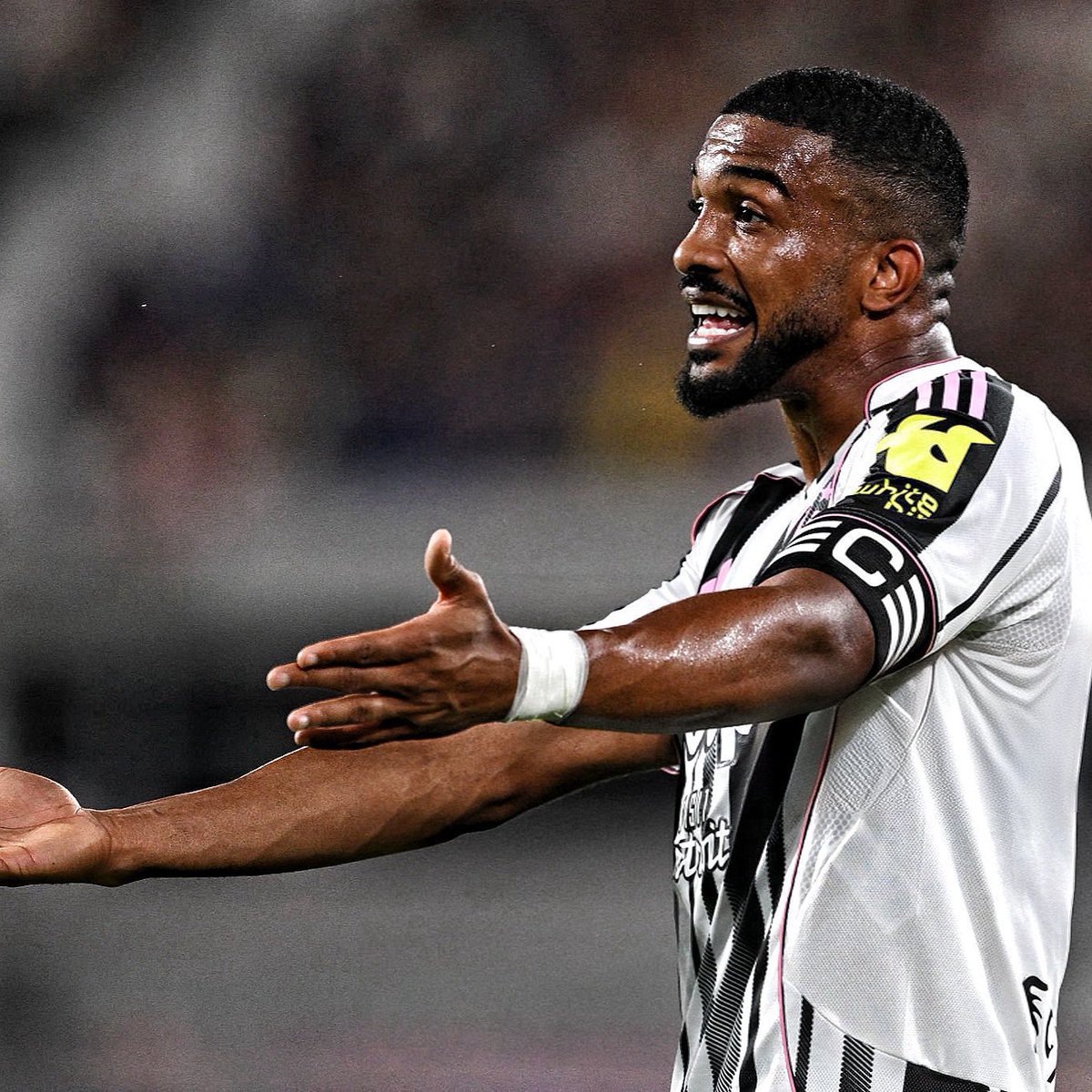 ccchec's tweet image. Sono fortunato, nel mio club giocano #Bremer e #Yildiz

#Juventus ⚪️⚫️