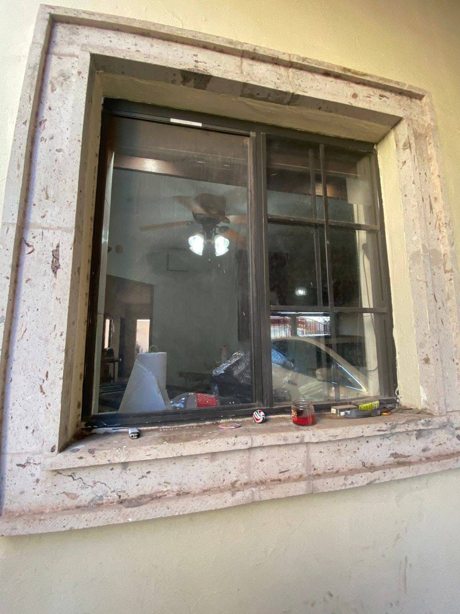 𝗘𝘅𝗽𝗹𝗼𝘀𝗶𝗼́𝗻 𝗲𝗻 𝗰𝗼𝗹𝗼𝗻𝗶𝗮 𝗖𝗼𝗿𝘁𝗶𝗻𝗮𝘀 𝗱𝗲𝗷𝗮 𝘁𝗿𝗲𝘀 𝗹𝗲𝘀𝗶𝗼𝗻𝗮𝗱𝗼𝘀

#CAJEME Una explosión en una vivienda de la colonia Cortinas dejó tres personas con quemaduras de primer y segundo grado.

El comandante de <a href="/BomberosCajeme/">Jyan Verdejo</a>, Víctor Manosalvas Mena,