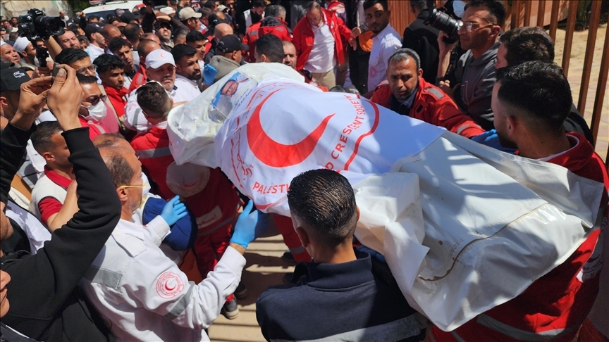gundemedairhs's tweet photo. Al Jazeera: 

İsrail güçlerinin Gazze Şeridi'ne bugün düzenlediği saldırılarda 20 yardım gönüllüsü şehit oldu. https://t.co/mOIZKOB4ti