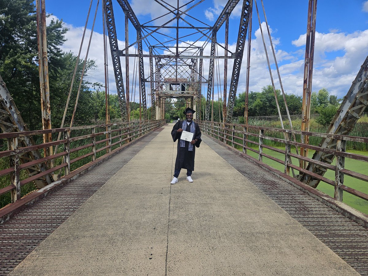 So happy to be a grad!!!!! <a href="/SNHU/">SNHU</a>, #SNHUALUMNI