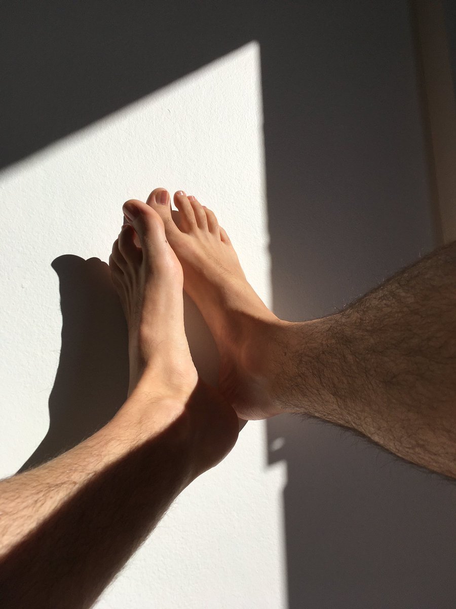 AlexFootloose's tweet photo. #feet #feetfetısh #feetseller #feetpic #malefeet https://t.co/LhpFHwNawA