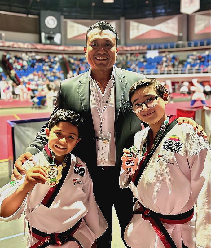 paracomentarse (@paracomentarse) on Twitter photo Los taekwondoines Luca Welsh Tenorio y Héctor Alonso Zúñiga suben al podio en Gimnasiada Nacional 2025 en Puebla
facebook.com/share/p/15wuez…
#Veracruz #BocaDelRio #tkd #gimnasiada #ivd #conade <a href="/ParaComentarse/">paracomentarse</a> Los taekwondoines Luca Welsh Tenorio y Héctor Alonso Zúñiga suben al podio en Gimnasiada Nacional 2025 en Puebla
facebook.com/share/p/15wuez…
#Veracruz #BocaDelRio #tkd #gimnasiada #ivd #conade <a href="/ParaComentarse/">paracomentarse</a>