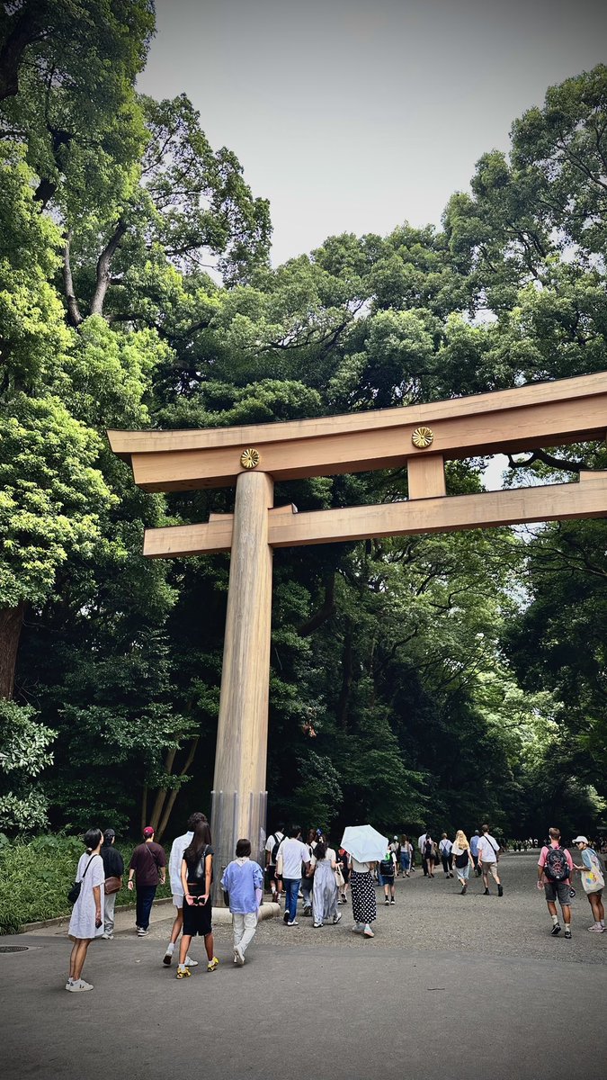 tokyo’ya ne zamandır gelmek istiyordum. keşke aşırı sıcak olan ağustos’ta gelmeseydim, abarttığınız kadar da değil ama yine de güzeldi. 🇯🇵 🍣 🗼