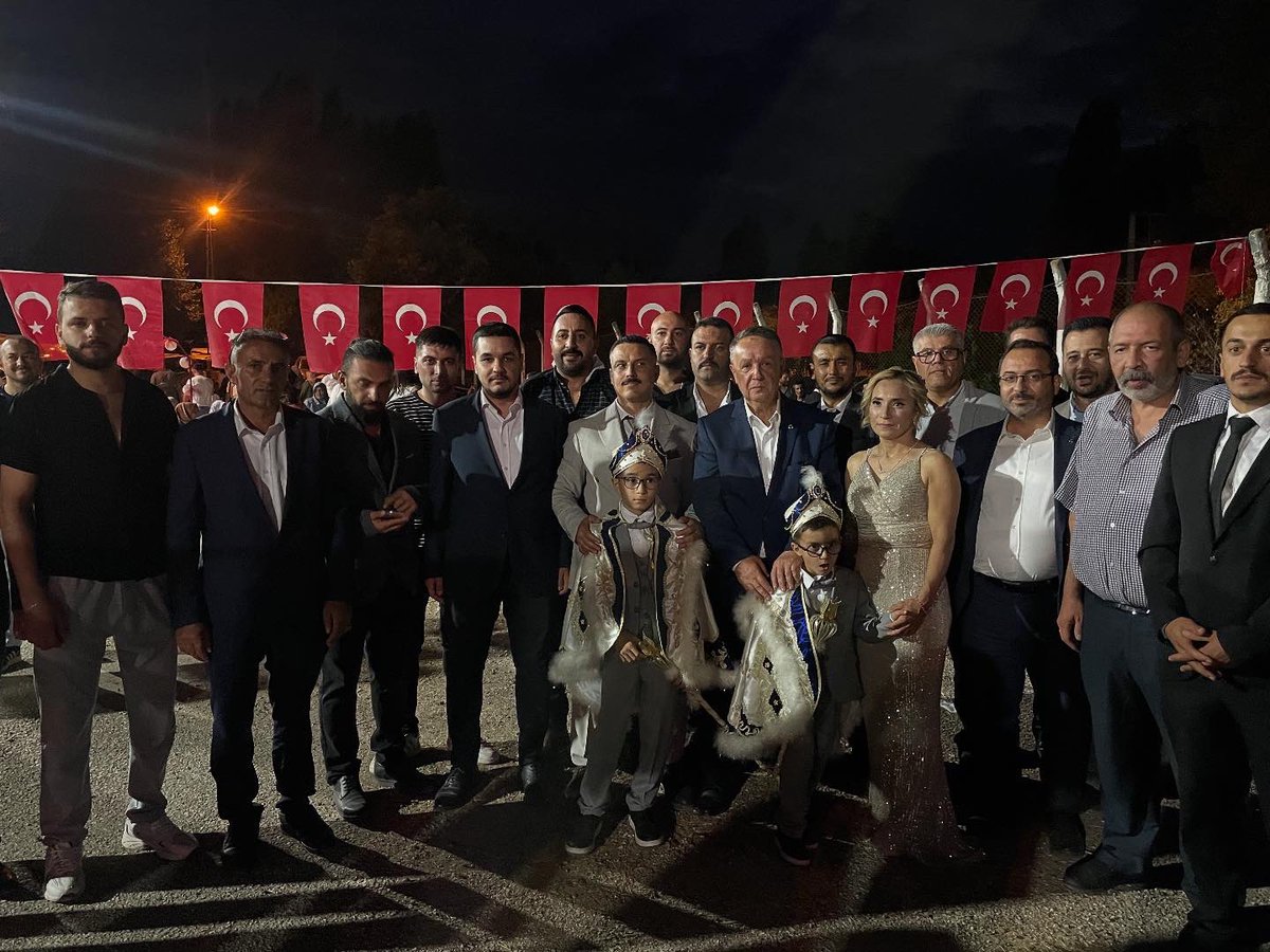 Genel Başkan Yardımcımız Sayın Ekrem Alfatlı, MKYK Üyemiz Sayın Ahmet Ulupınar, Bursa İl Başkanımız Sayın Eyüp Eken, Yalova İl Başkanımız Sayın Talha Vural, Bursa Büyükşehir Belediye Meclis Üyemiz Sayın Haldun Filizli ve teşkilat mensuplarımızla birlikte, Bilecik İl Başkanımız