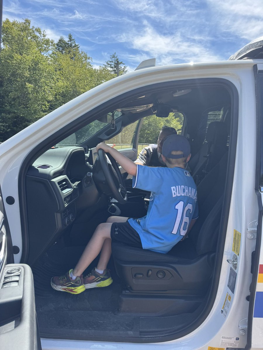 CASmith83's tweet image. What a summer of ball!  ⚾️ Holly and her crew take care of everything including having Halifax Regional Police Halifax Professional Fire Fightersand Royal Canadian Mounted Police in Nova Scotia at the field to add to the fun on our last day!  

@JaysCare @BlueJays