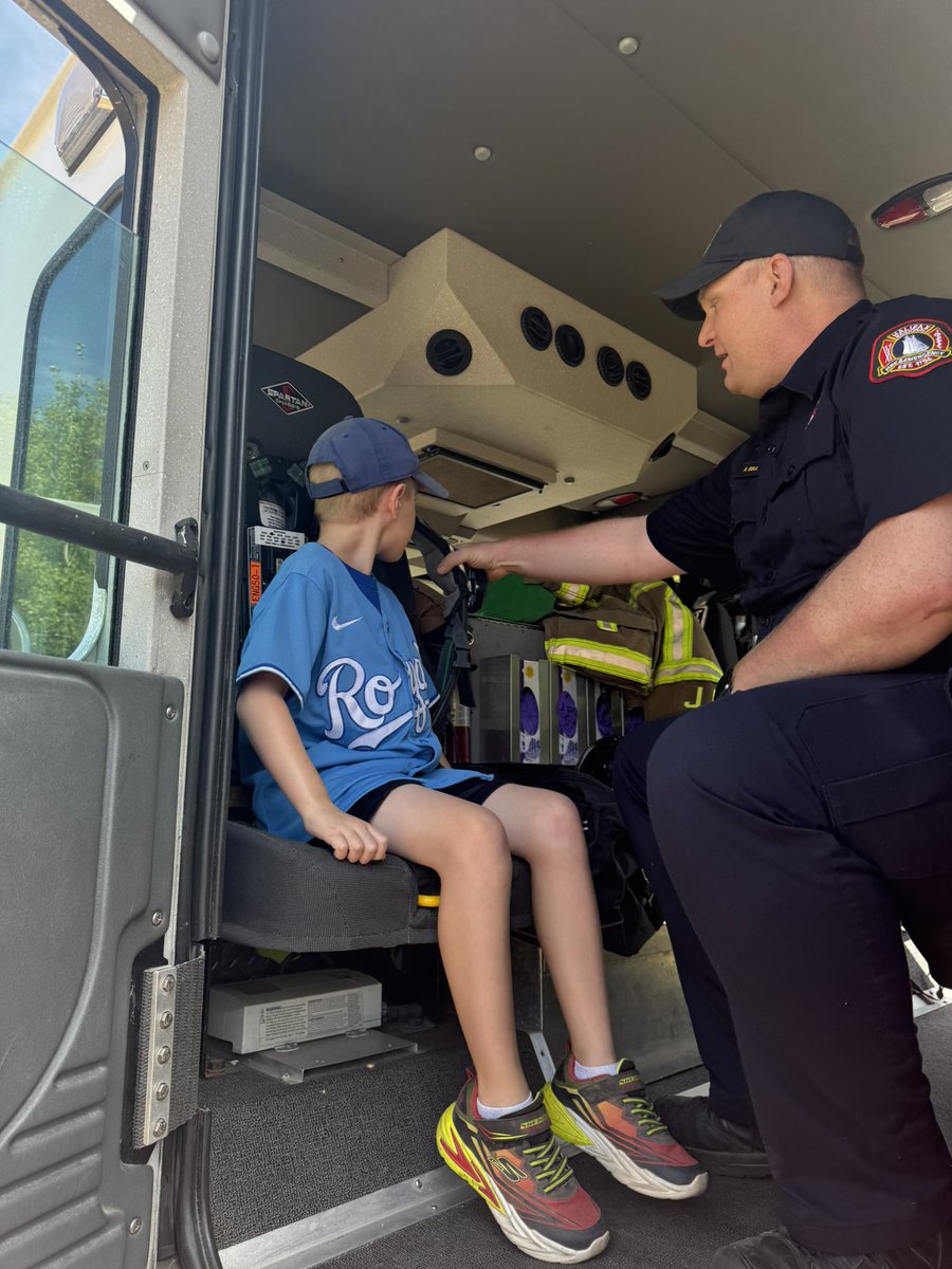 CASmith83's tweet image. What a summer of ball!  ⚾️ Holly and her crew take care of everything including having Halifax Regional Police Halifax Professional Fire Fightersand Royal Canadian Mounted Police in Nova Scotia at the field to add to the fun on our last day!  

@JaysCare @BlueJays