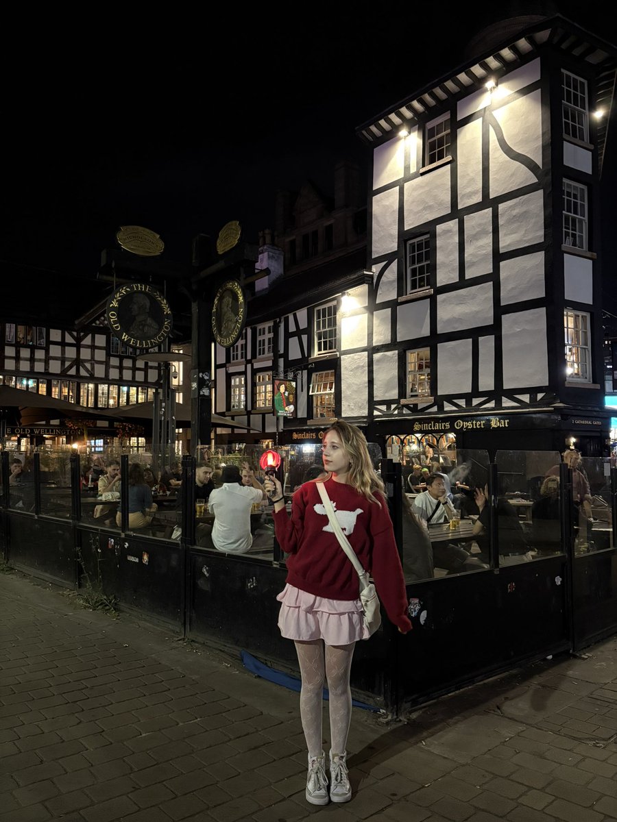 ipkwon04's tweet image. Same place but different time 
#ENHYPEN 
#WALKTHELINE_IN_MANCHESTER 
#WALKTHELINE_IN_EUROPE 
#WALKTHELINE_IN_LONDON