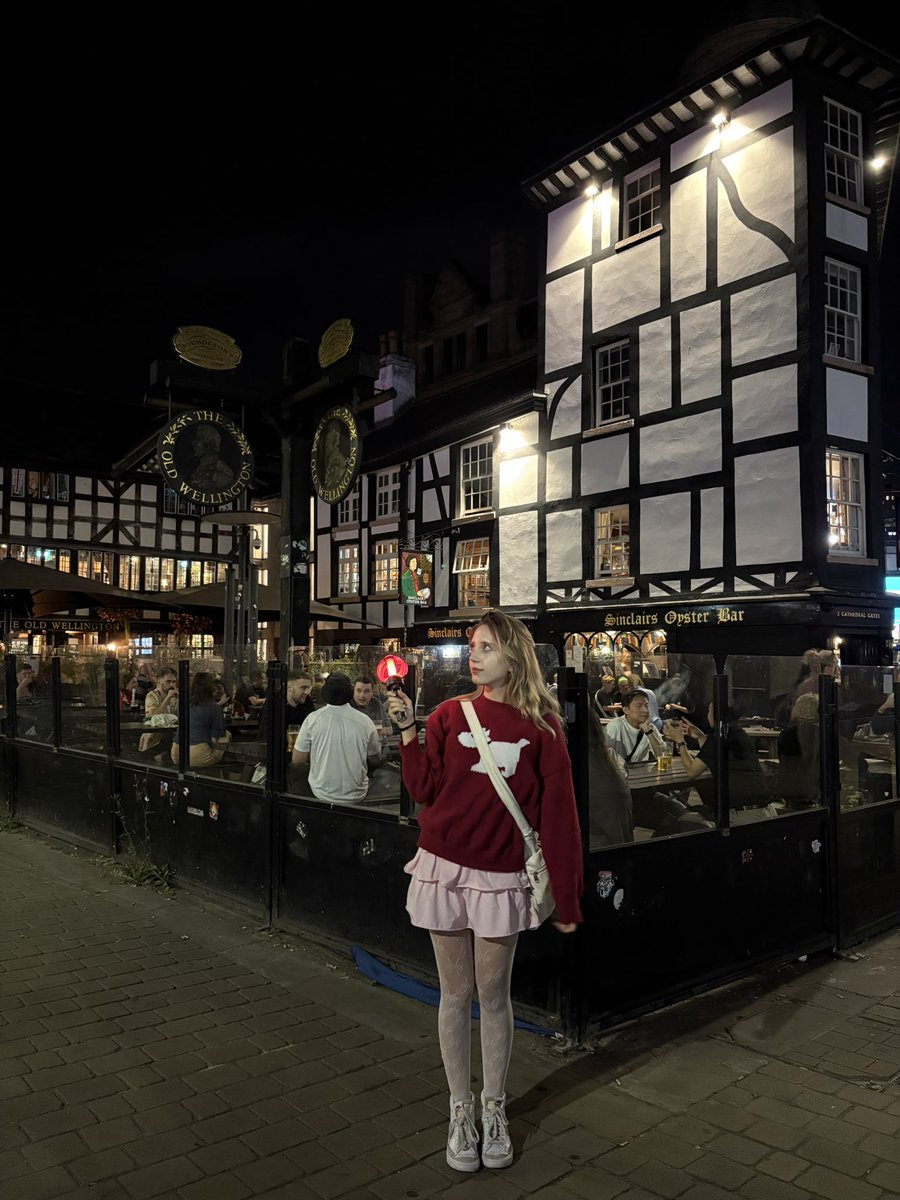 ipkwon04's tweet image. Same place but different time 
#ENHYPEN 
#WALKTHELINE_IN_MANCHESTER 
#WALKTHELINE_IN_EUROPE 
#WALKTHELINE_IN_LONDON